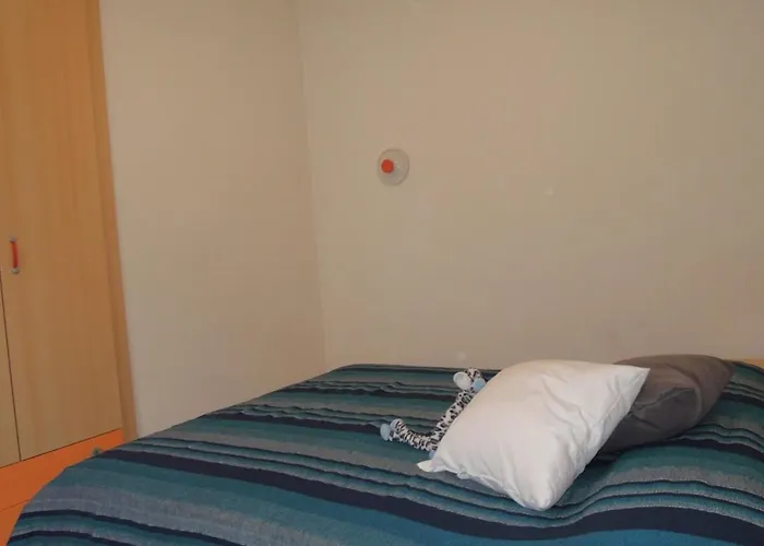 With Garden 250 Meters From The شقة