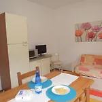 شقة With Garden 250 Meters From The *