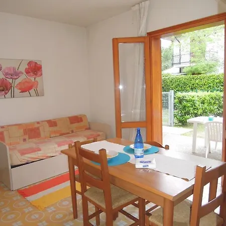 아파트 With Garden 250 Meters From The *